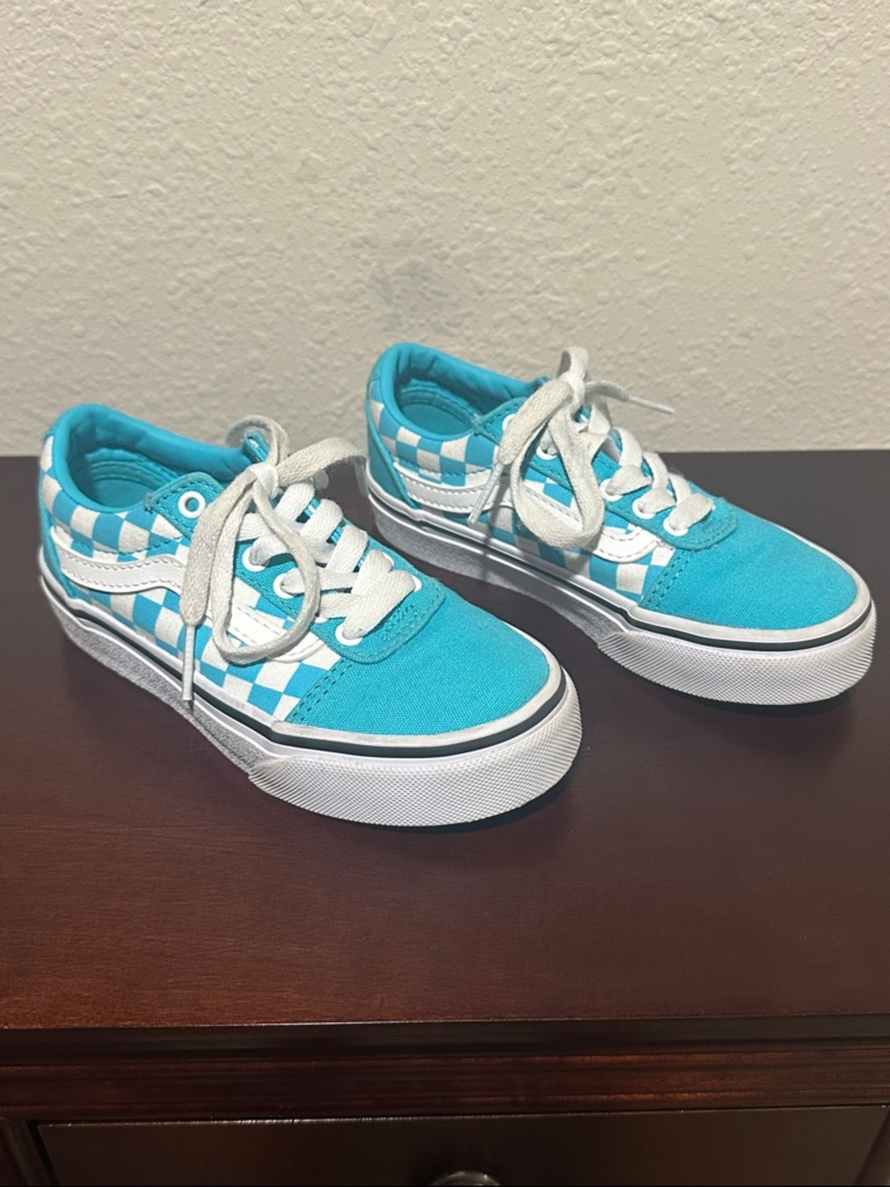 Vans Youth Old Skool Checkerboard Sneakers - Turquoise & White, size Y11